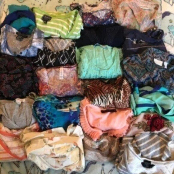 5 POUND NOT MYSTERY RESELLER CLOTHING LOT SURPRISE INVENTORY BOX 5-10 Items XS-L - Picture 6 of 14